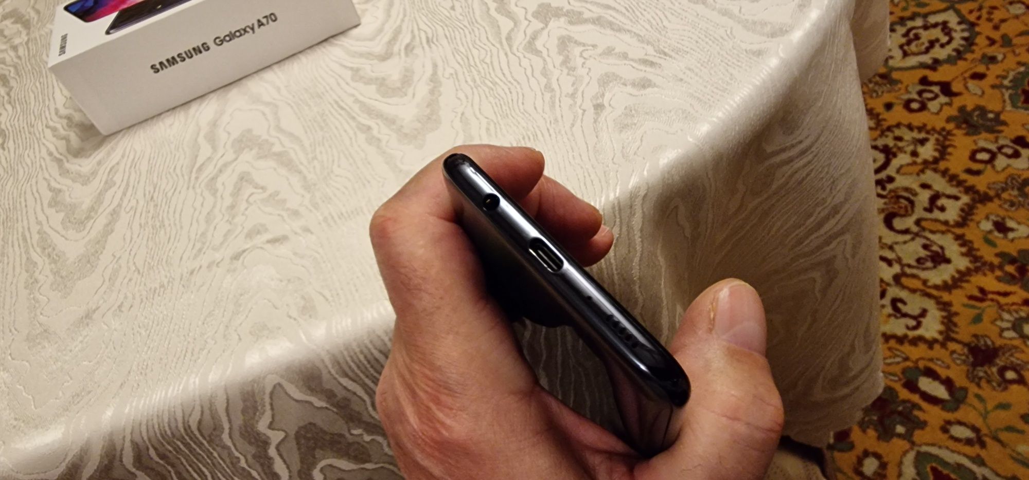 Telefon , smartfon SAMSUNG A70 używany idealny