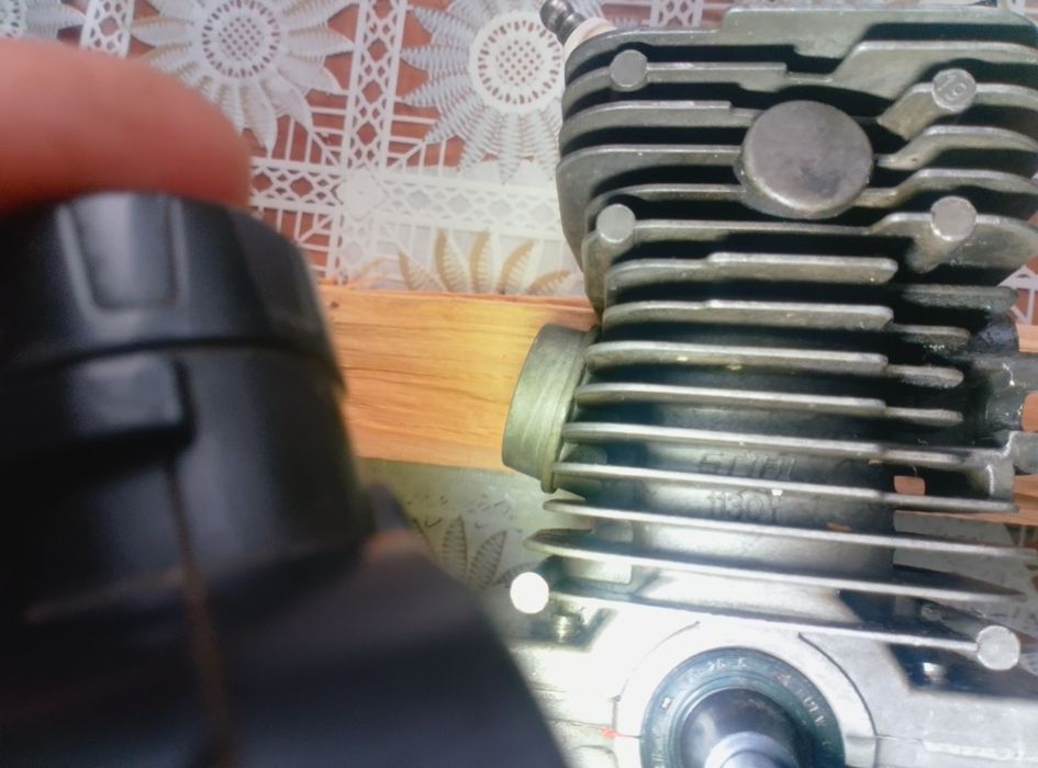 Продам мотор у зборі орігінал а також карбюратор до 180 штіля .