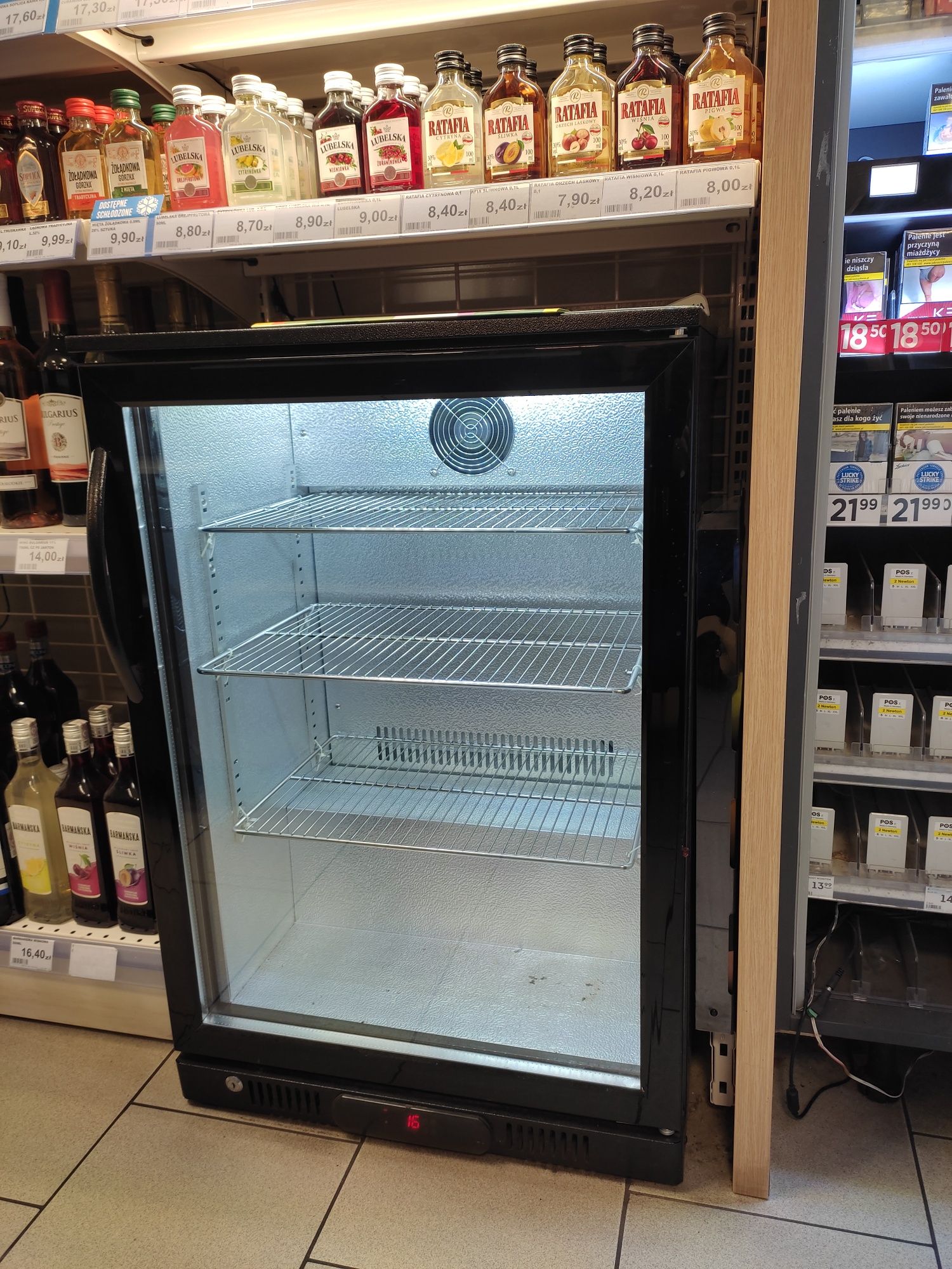 Lodówka podblotowa na alkohol i napoje