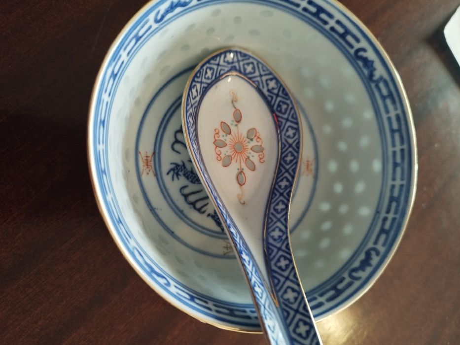 Porcelanas e cristais antigos