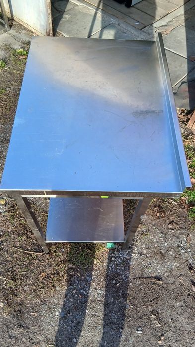 Столы,мойка ,из нержавейки.