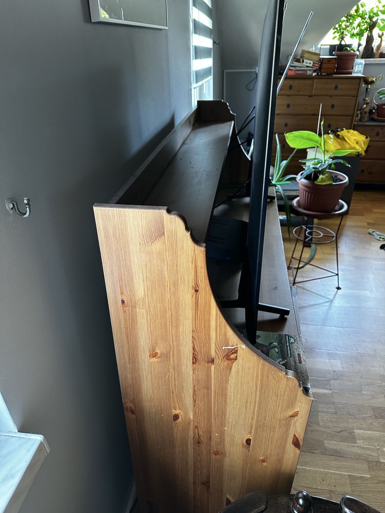 Drewniany kredens ikea