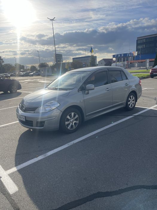 Автомобіль Nissan Tiida 2011року, автомат 1,6 АТ