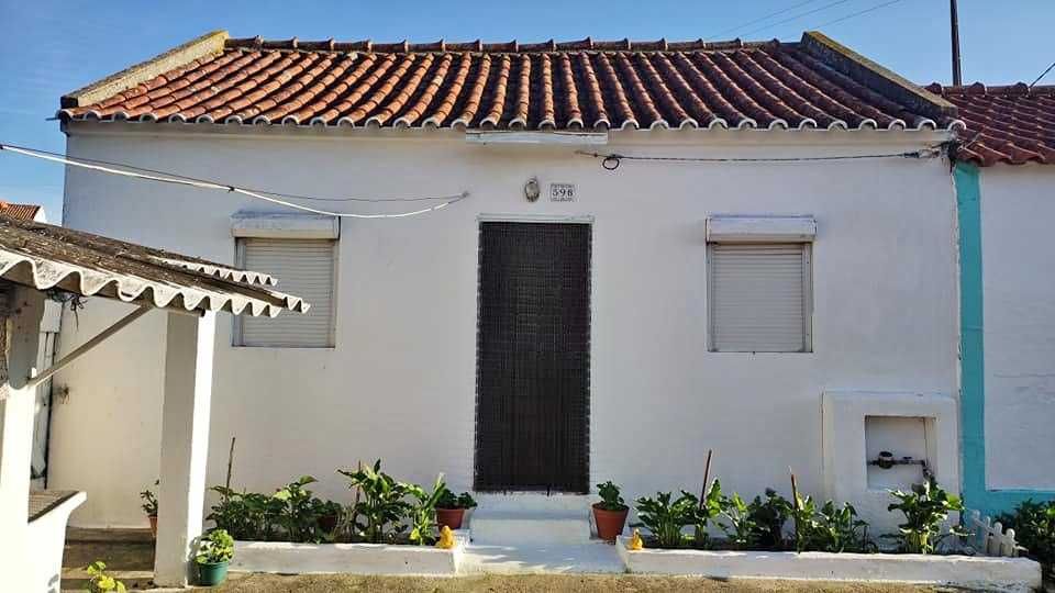 Moradia Remodelada na Glória do Ribatejo com Anexos
