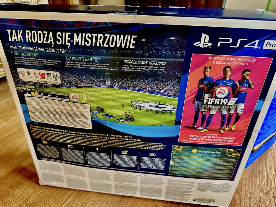 Playstation 4 Pro 1 TB + 2 pady + 15 gier