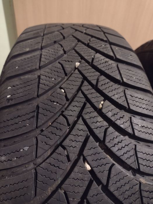 2 Opony zimowe 215 65 r16 bieżnik 6mm rok 2021