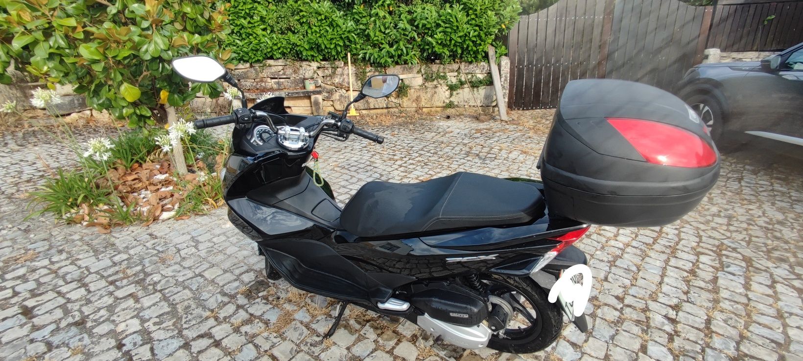 Honda PCX 125 + Topcase