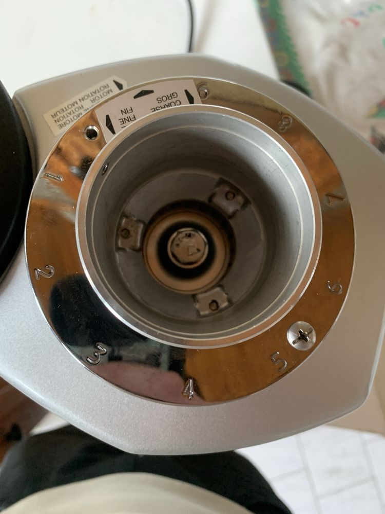 Młynek do kawy, włoskiej marki Mazzer, model: Super Jolly