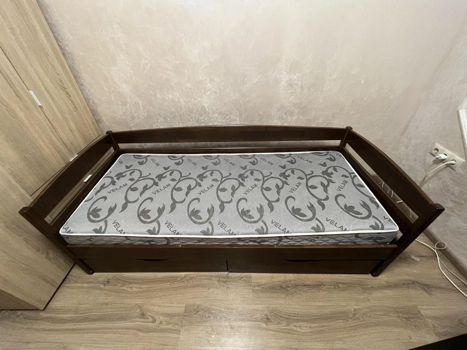 Продам односпальне ліжко .Ціна 5500 грн