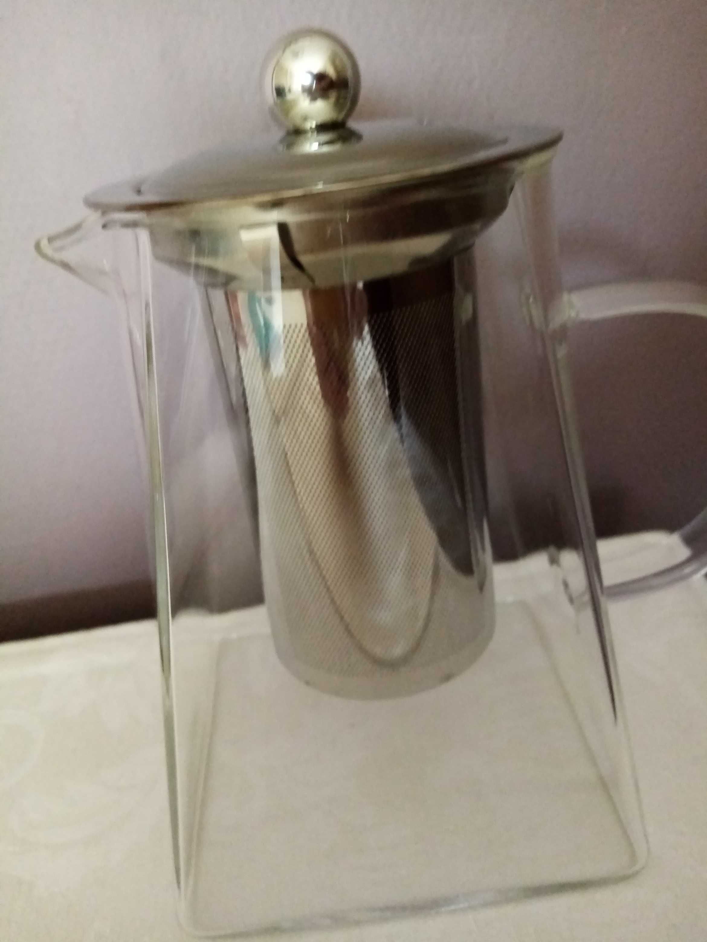 Szklany dzbanek z sitkiem do zaparzania herbaty. 750 ml. NOWY