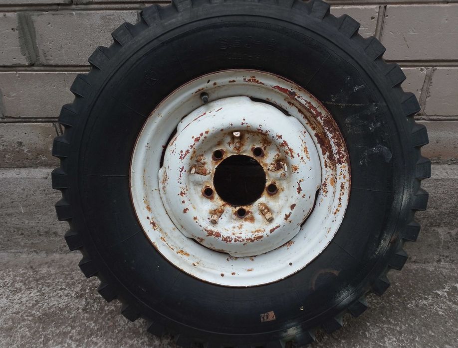 На УАЗ колеса, 16x6 5x139.7 ЦО 108, 6.50-16 модель Я-101, два штуки.
