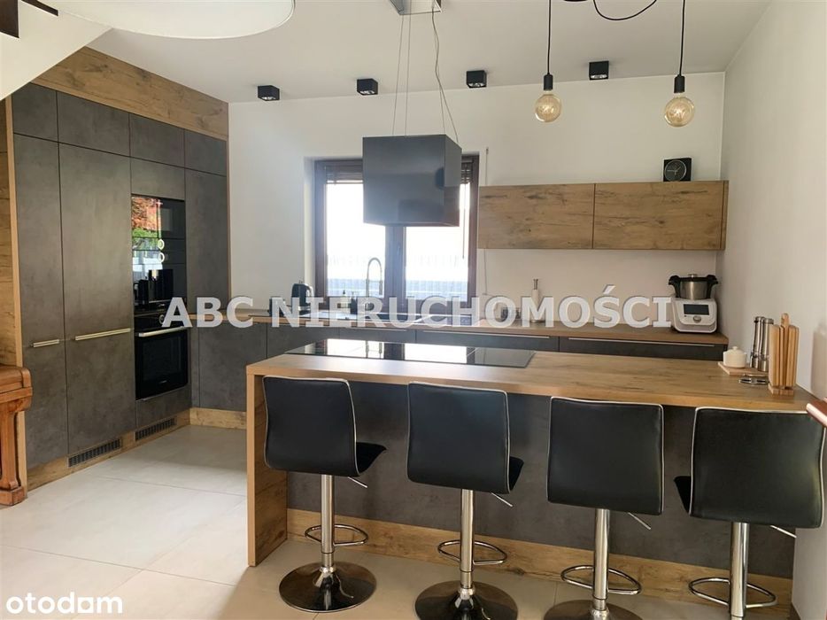 Luksusowy Dom Graniczący Ze Ścianą Lasu!