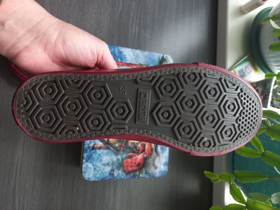 Кеди,мокасини,туфлі