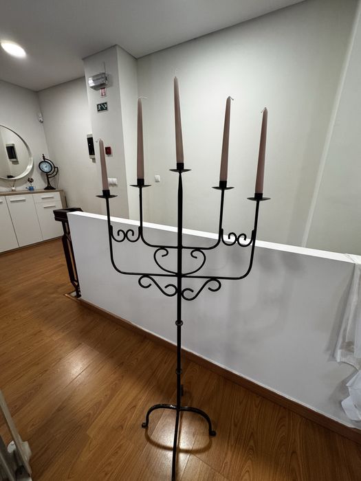 Candelabro de metal