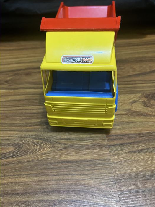 Дитячі машинки всі в хорошому стані