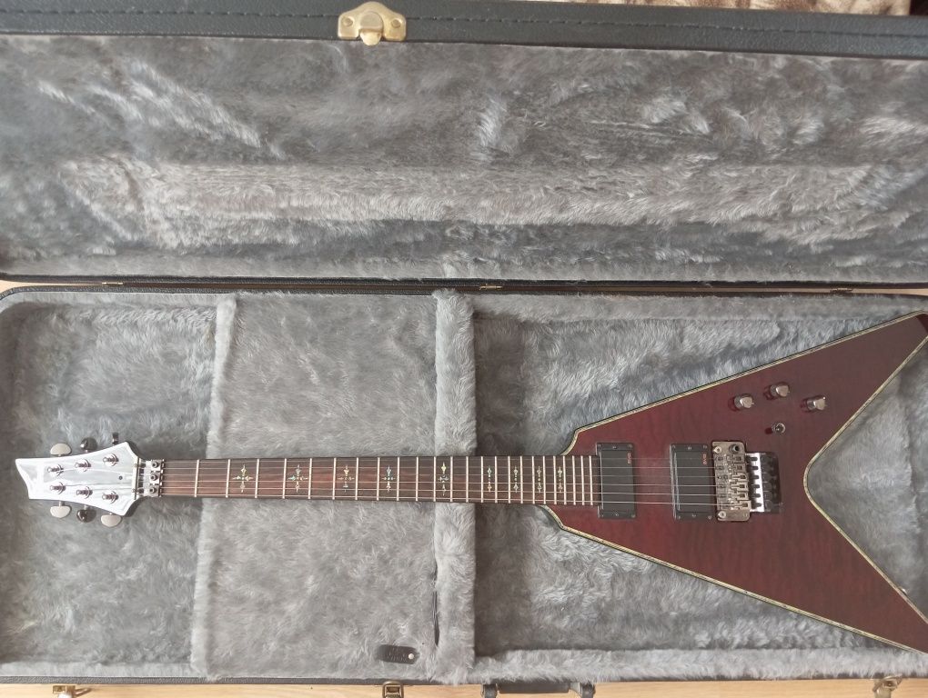 Електрогітара Schecter diamond series. Flying V hellraiser