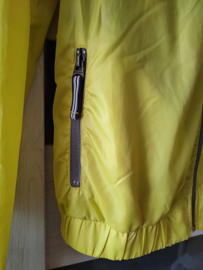 Żółta seledynowa kurtka wiatrówka damska Terranova