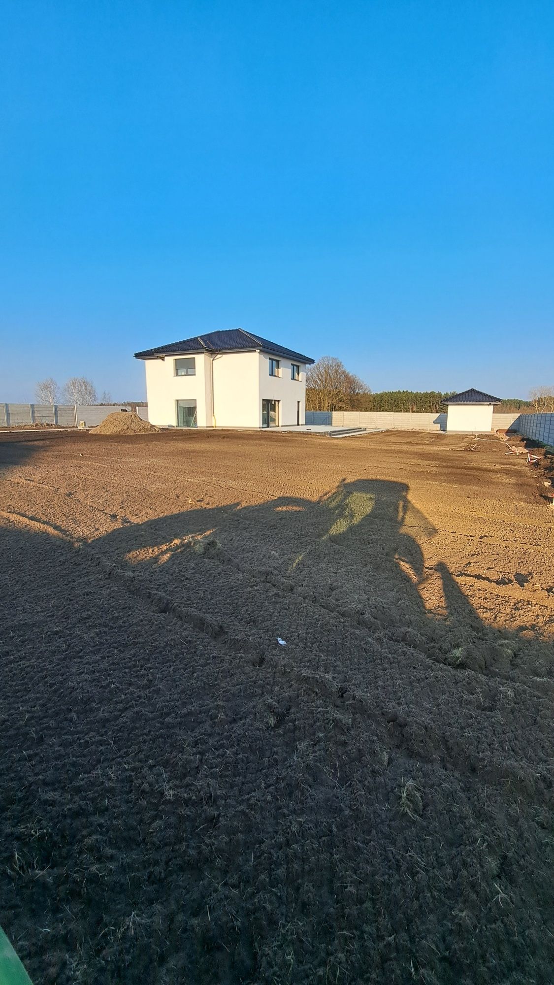 Usługi glebogryzarką separacyjną  przygotowanie równanie ziemi trawnik