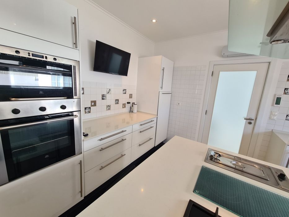 Vendo cozinha branca laminada s/bancada