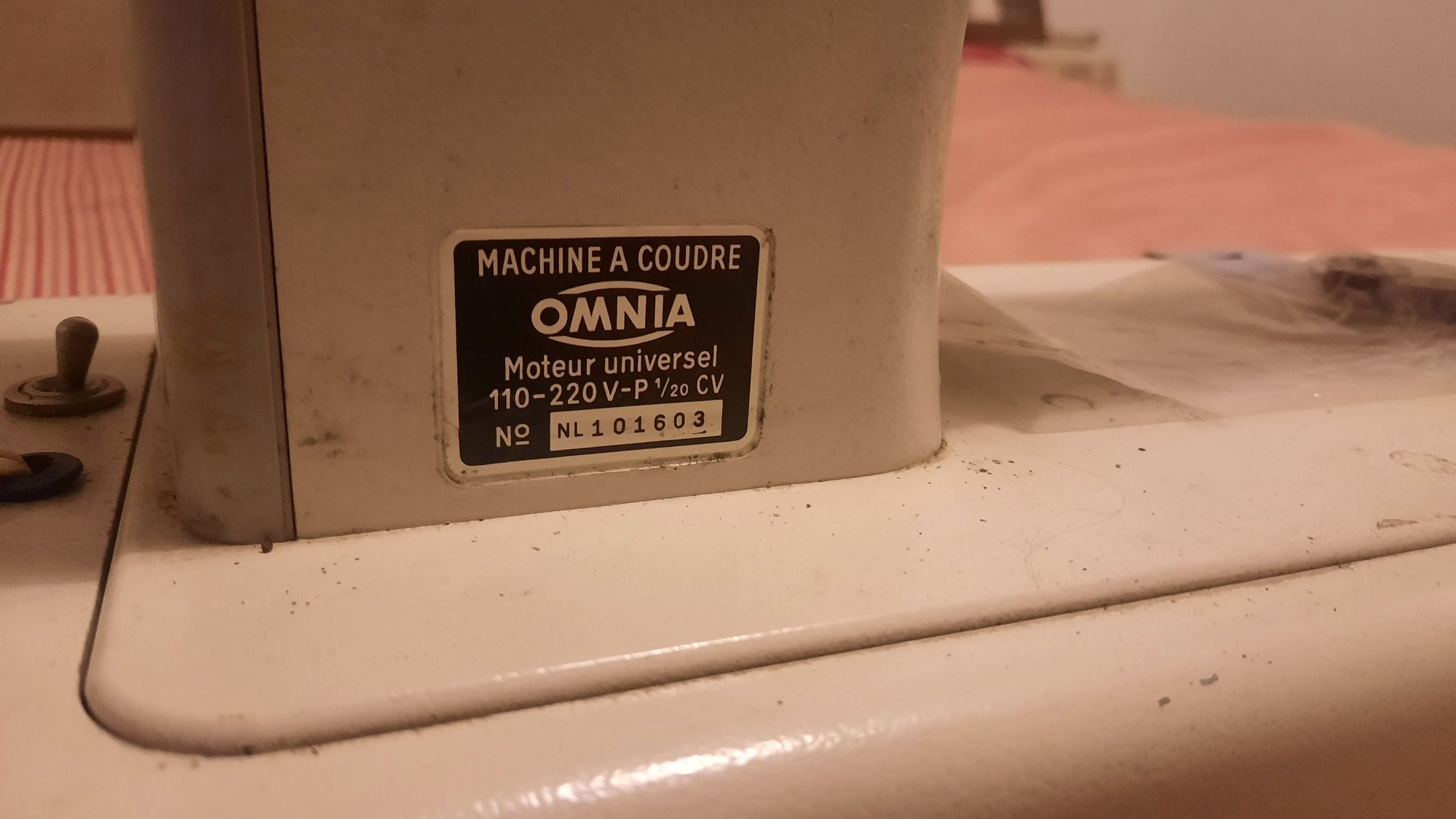 Maquina costura Omnia (vintage)