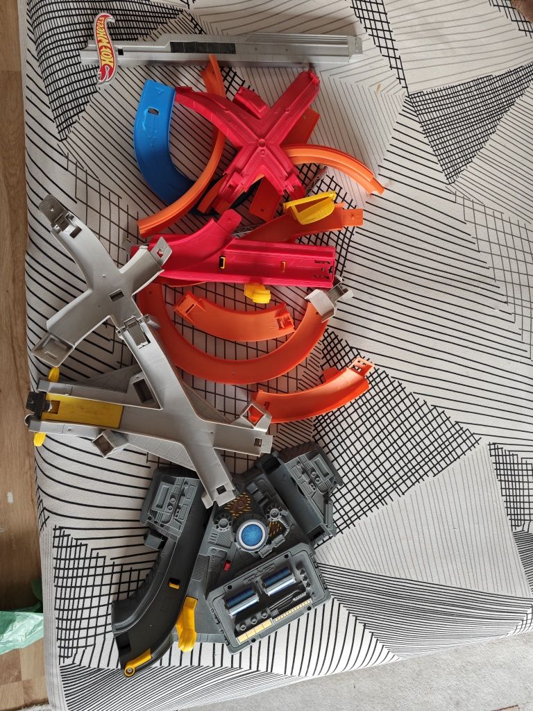 Hot Wheels Tor zakręcony Karambol CDL 45