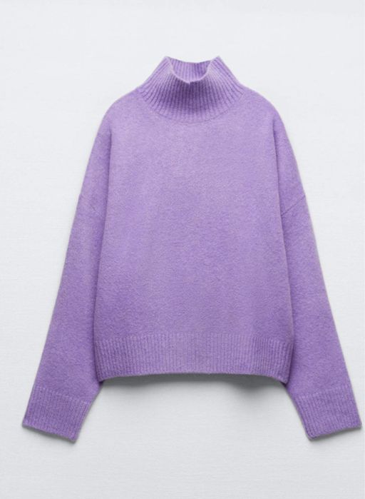 Лавандовий оверсайз обʼємний светр з високою горловиною zara