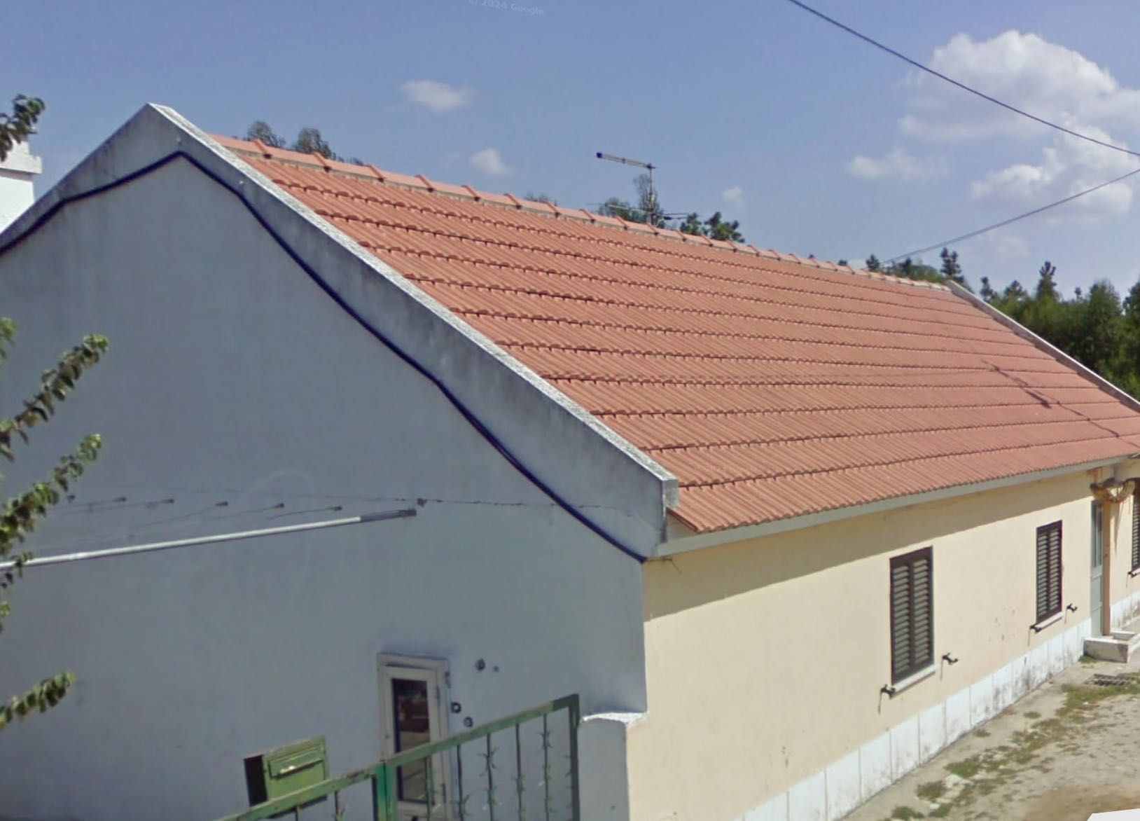 Moradia (Área B 356m2 e Terreno 852m2) a 200m da Estação CP de Pegões