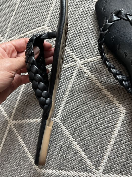 Шльопанці чорні ,еко шкіра.