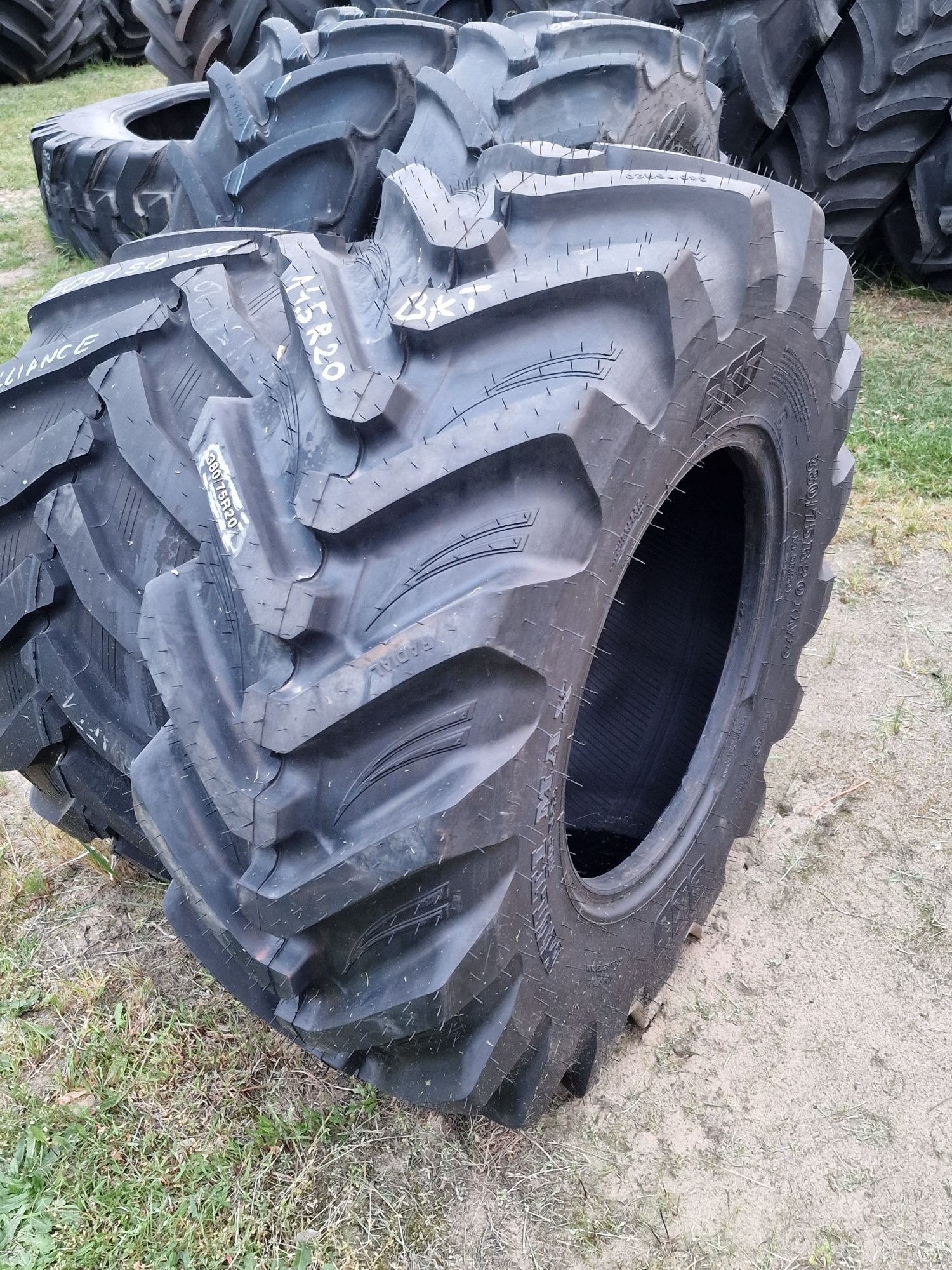 OPONA  14.5R20 380/75R20 BKT