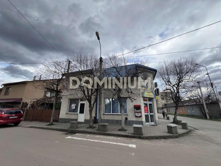 Продається комерційна будівля у м. Хуст