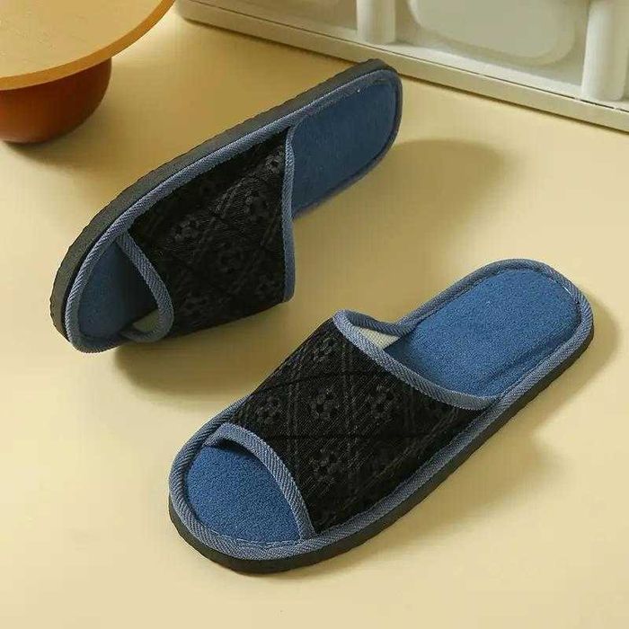 Відкриті капці для чоловіків, зручні для ходьби у приміщенні влітку.