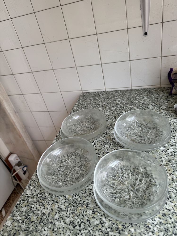 Conjunto pratos e taças