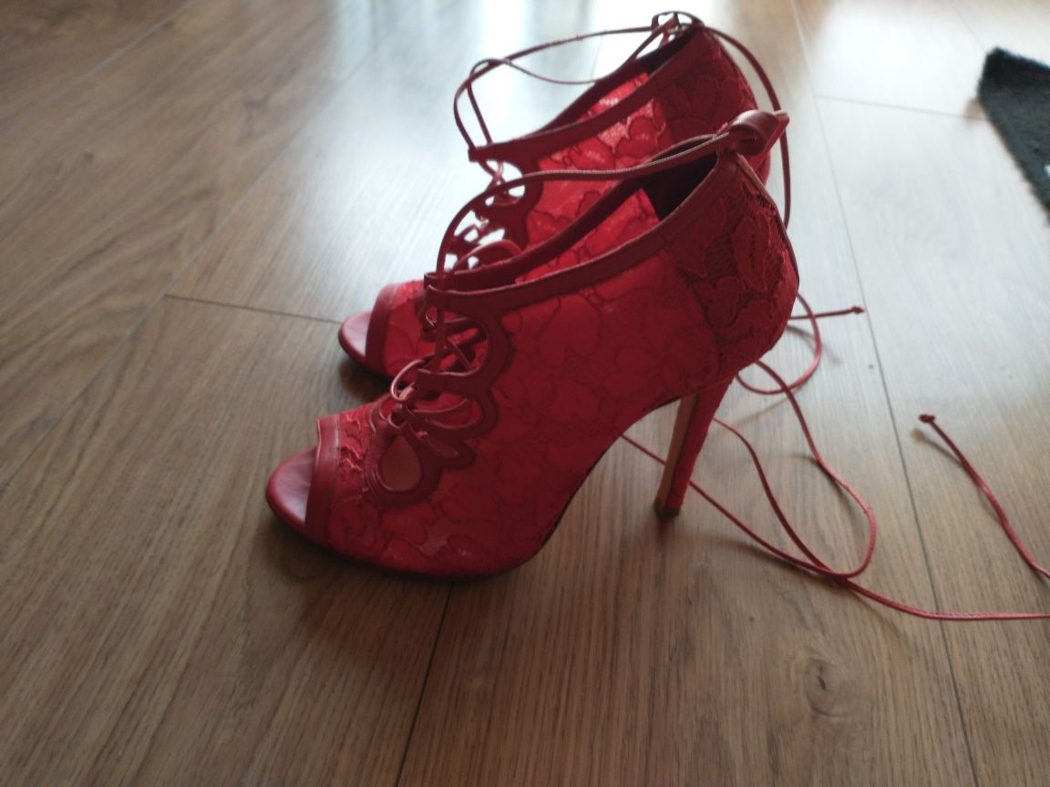 Damskie koronkowe buty