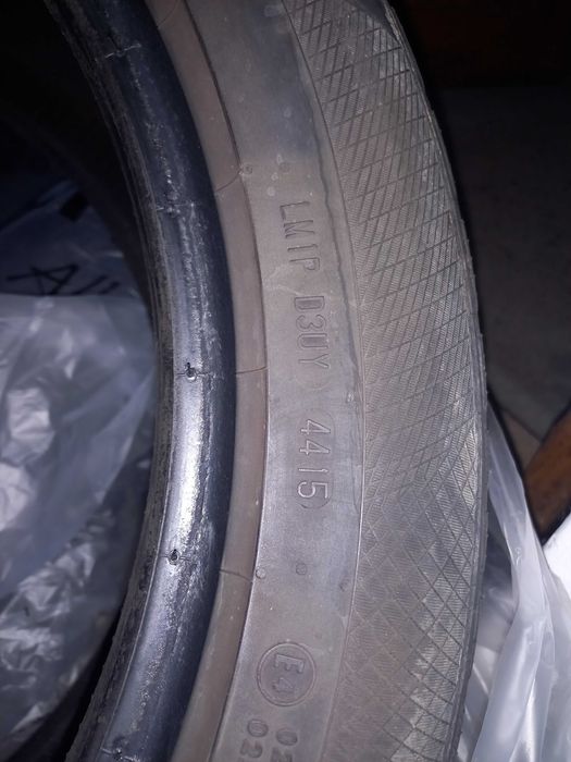 Dwie opony 235/50 r18