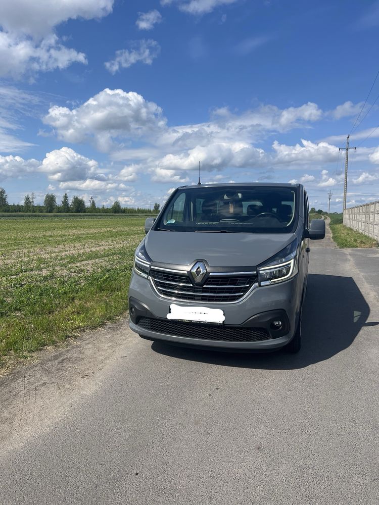 Wynajem busa 9-osobowego Trafic 2.0 145KM 2021