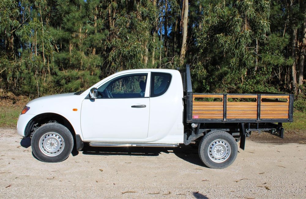 Mitsubishi l 200 4x4  de 2oo8    King cab  de 2 lugares   14 500 euros