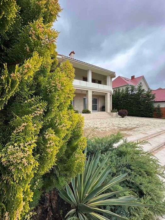 Вилла в Совиньоне с панорамным видом на море