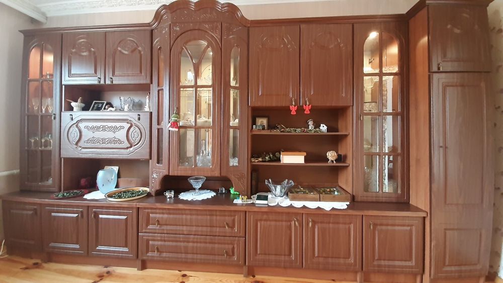 Продам стінку  б/у для вітальні.