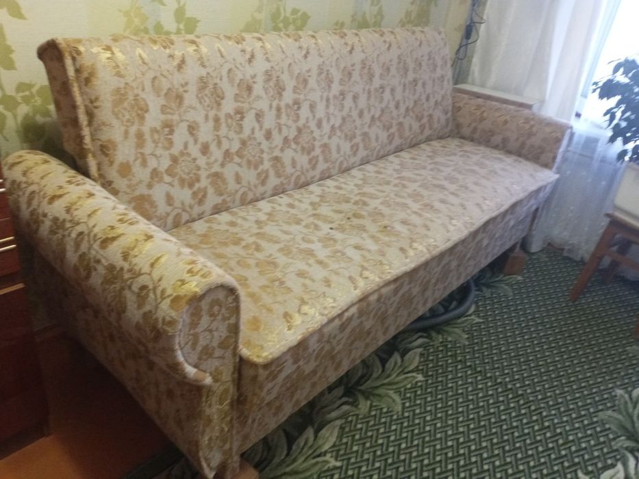 Продам диван . Недорого