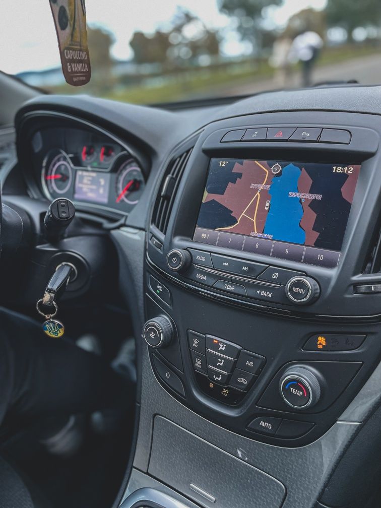Opel insignia 2014 (грудень)