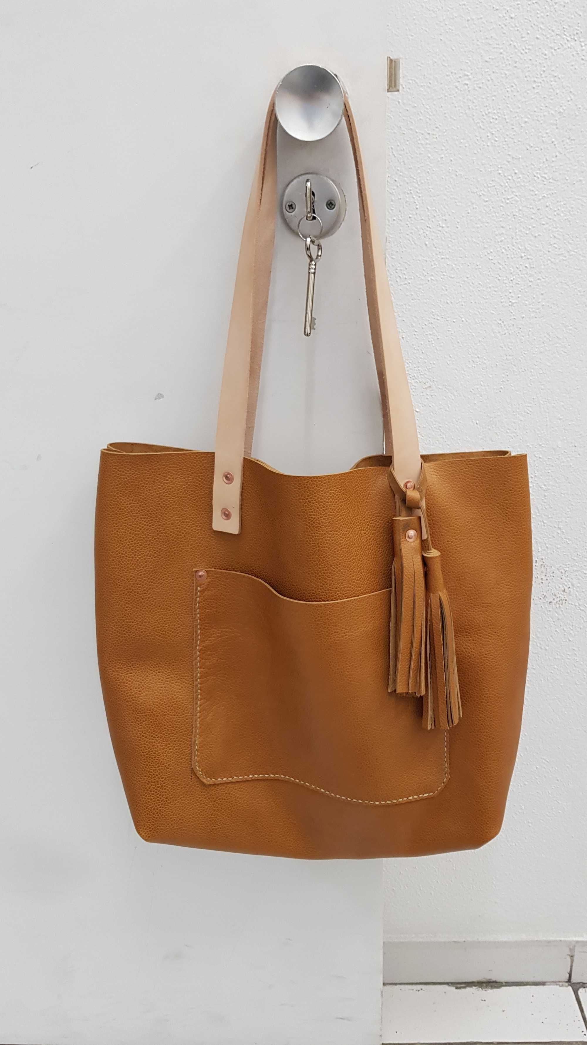 Saco Tote Bag em couro Bovino feito Totalmente a Mão