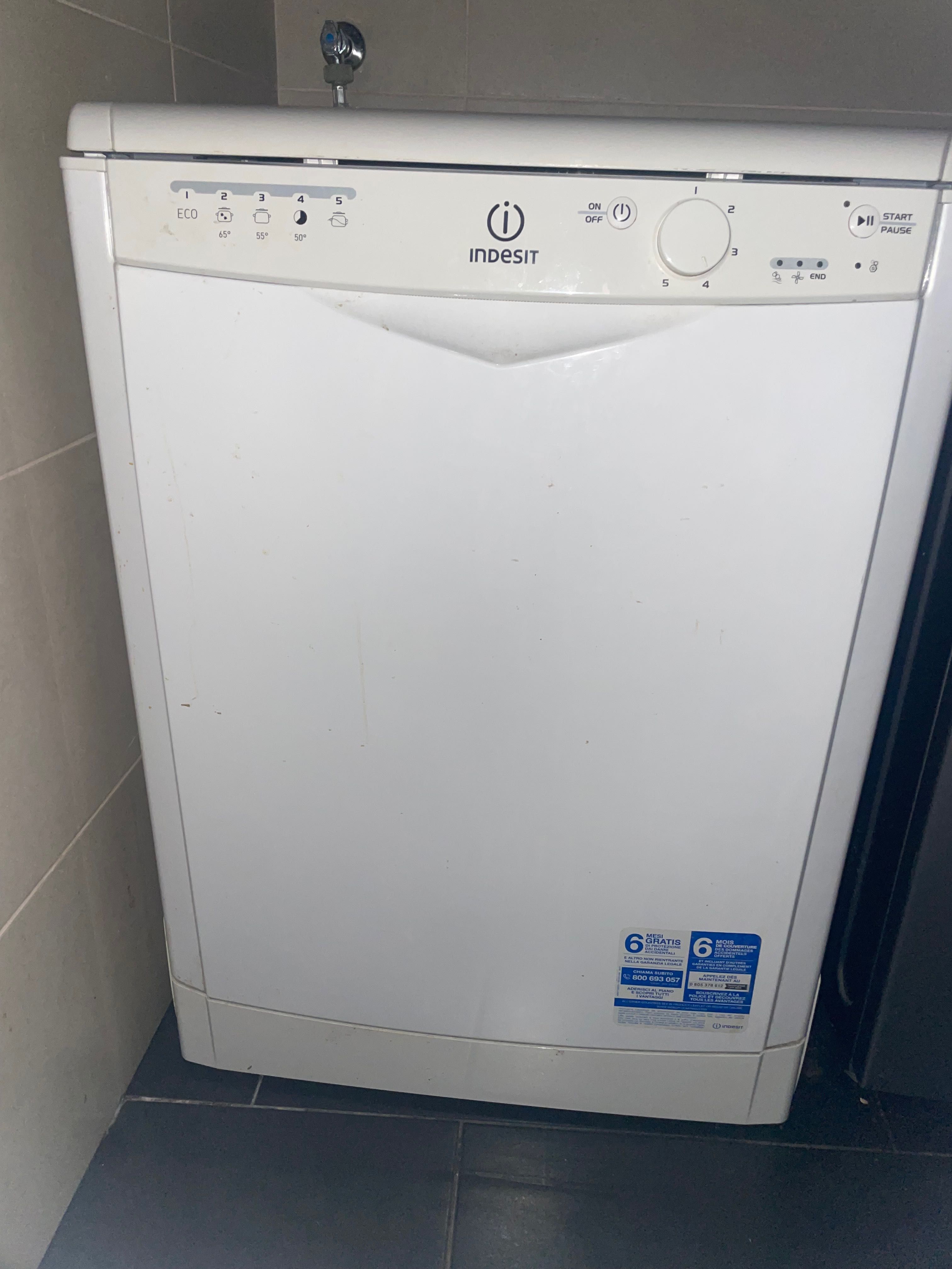 Máquina lavar loiça INDESIT