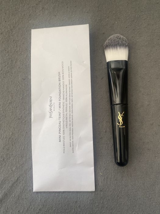 Oryginalny pędzel do makijażu YSL