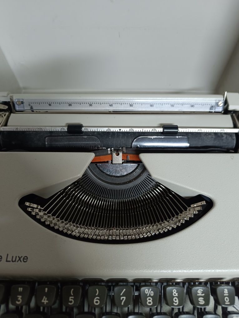 Máquina de escrever AEG