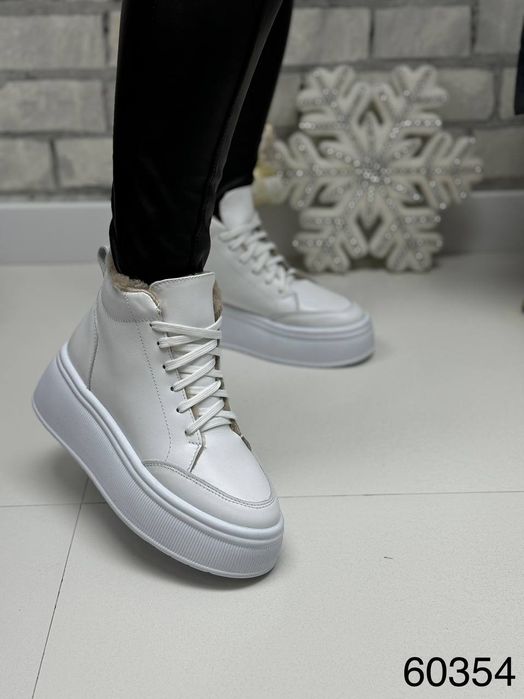 Жіночі шкіряні зимові черевики в кольорах