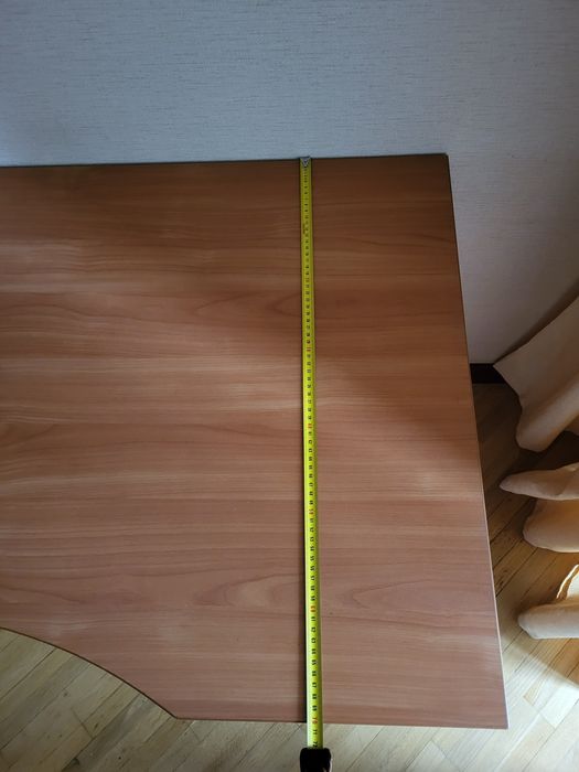 Дерев'яний письмовий стіл