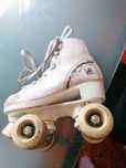 Vende se Patins em cor branco