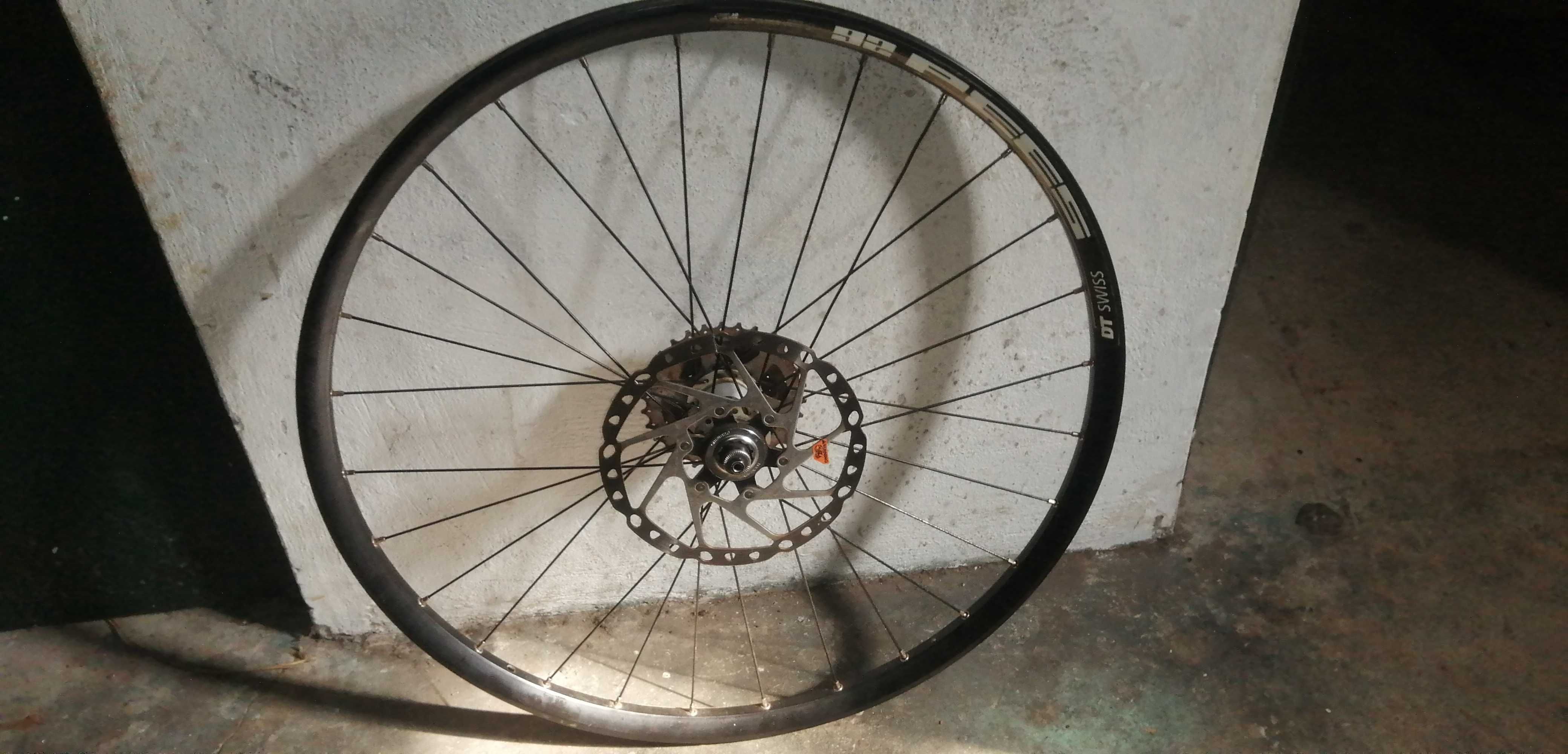 Roda 26 traseira DT Swiss 240S Aperto rápido