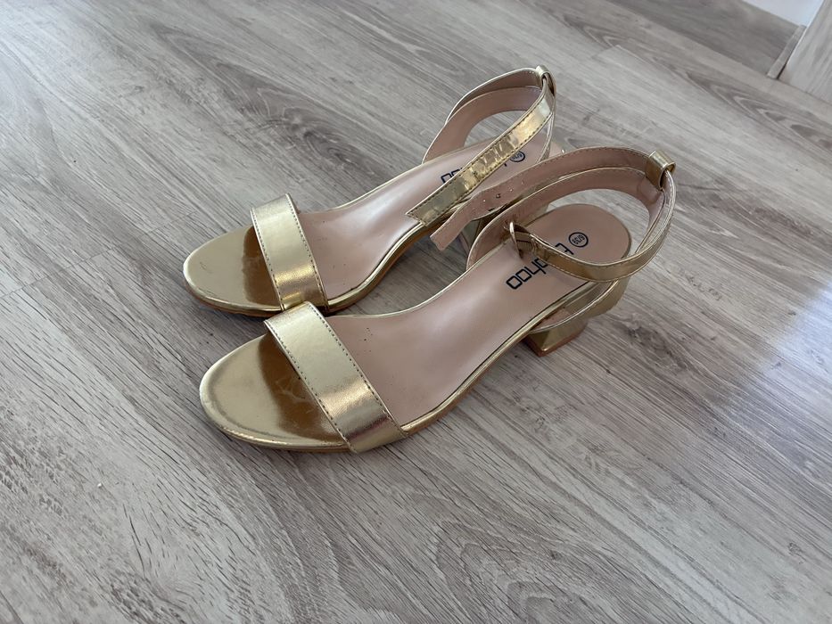 Boohoo sandały na słupku rozmiar 39