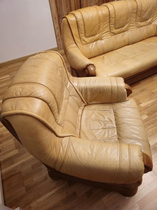 Komplet wypoczynkowy z funkcją spania - drewno i skóra kolor karmelowy